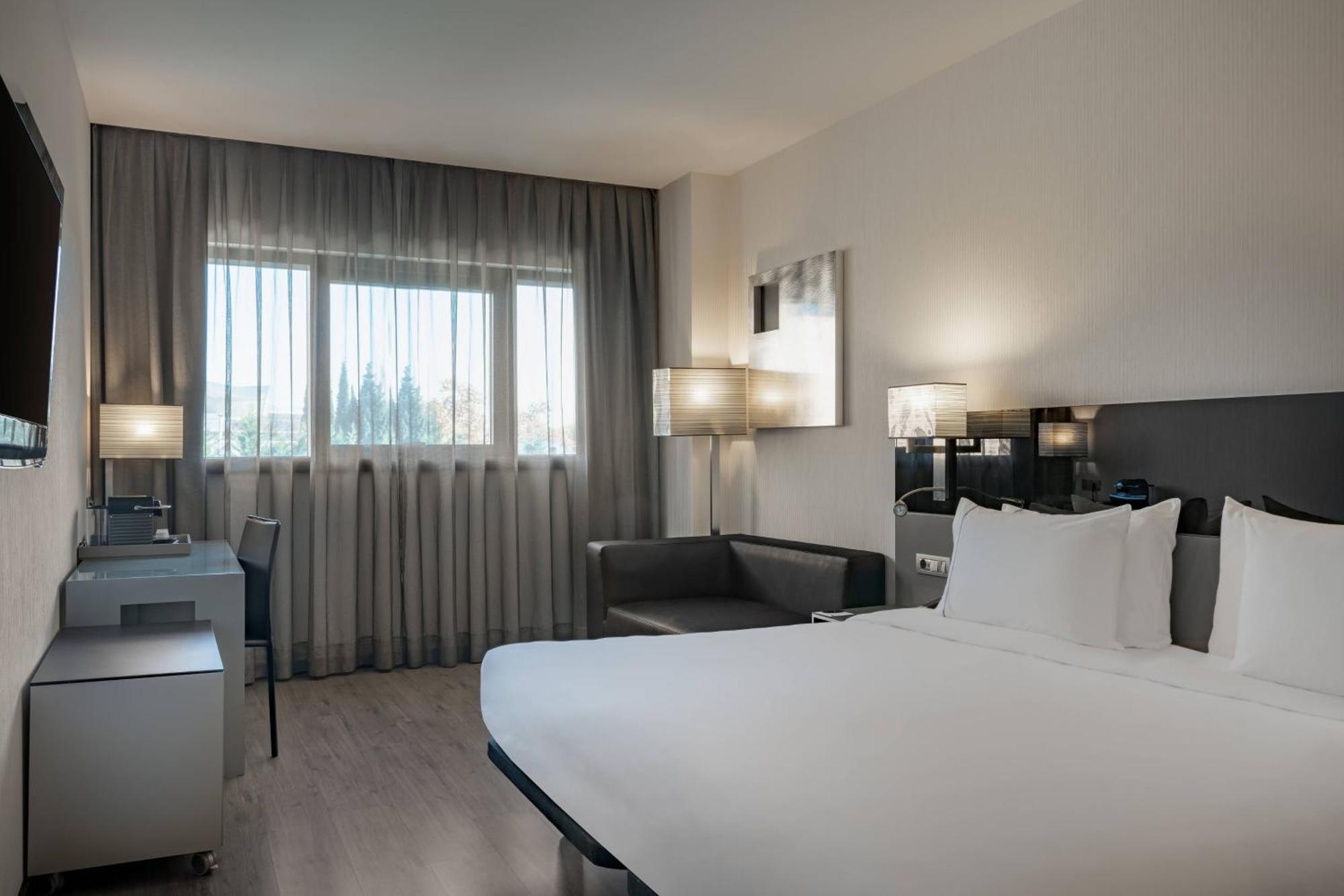 Ac Hotel Atocha By Marriott Madrid Luaran gambar