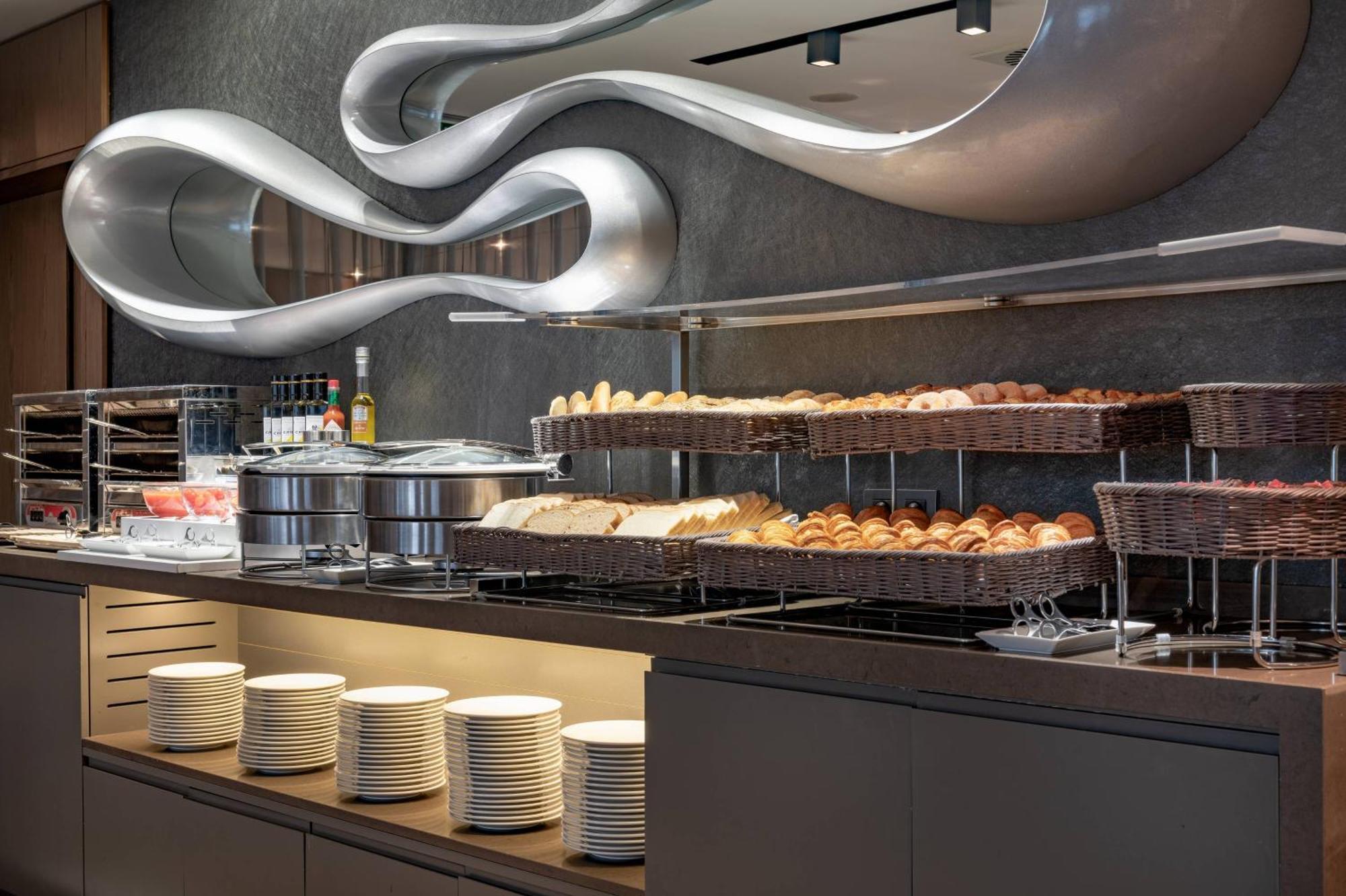 Ac Hotel Atocha By Marriott Madrid Luaran gambar