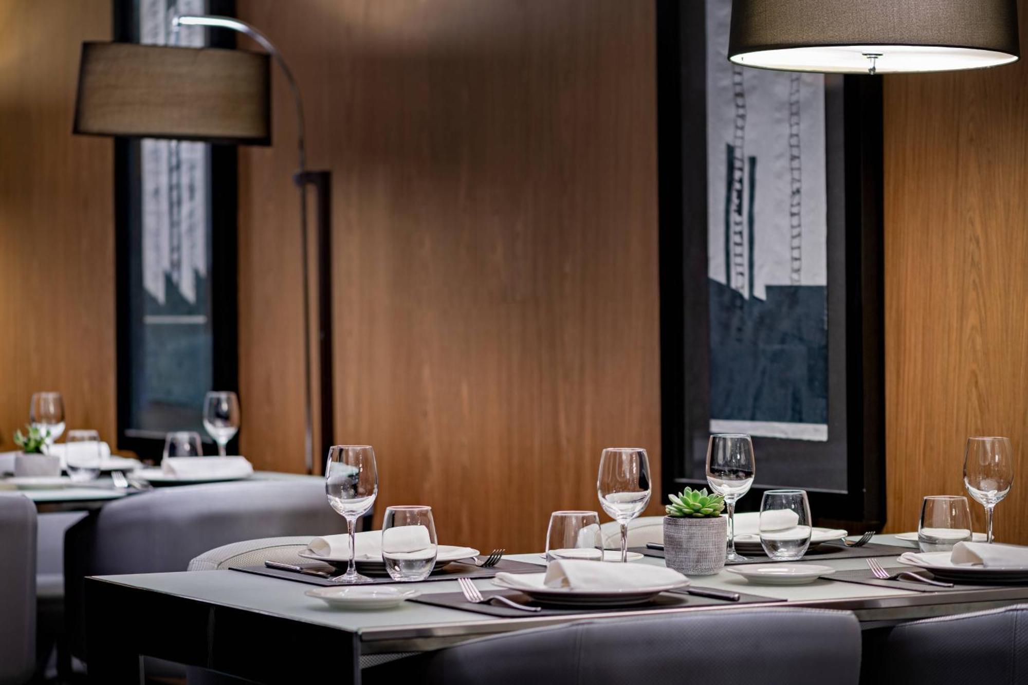 Ac Hotel Atocha By Marriott Madrid Luaran gambar