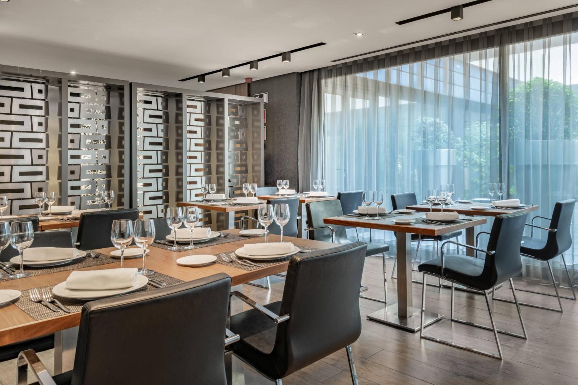 Ac Hotel Atocha By Marriott Madrid Luaran gambar
