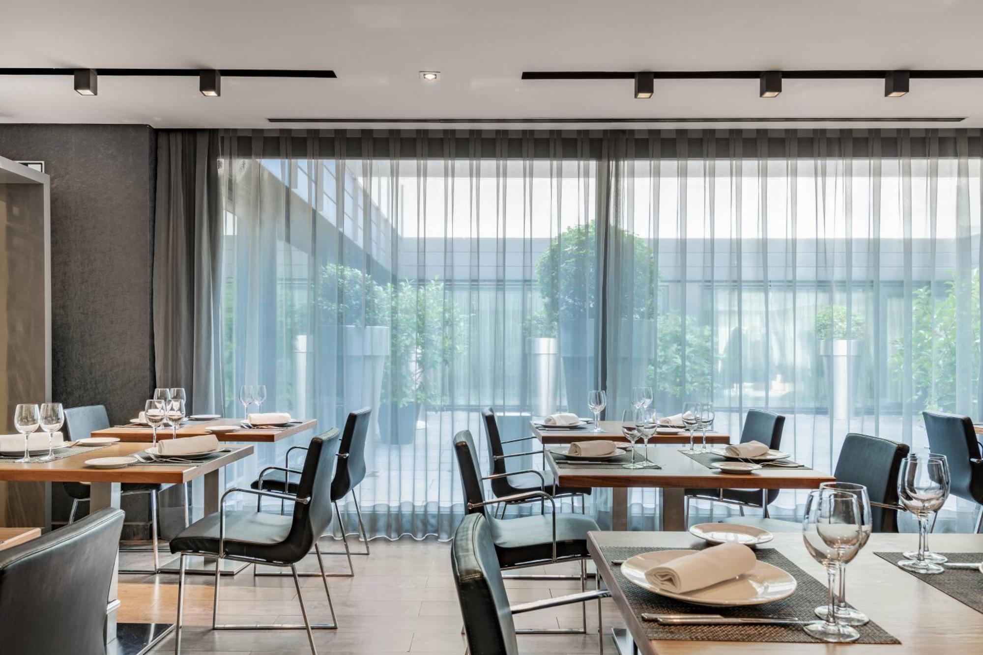 Ac Hotel Atocha By Marriott Madrid Luaran gambar