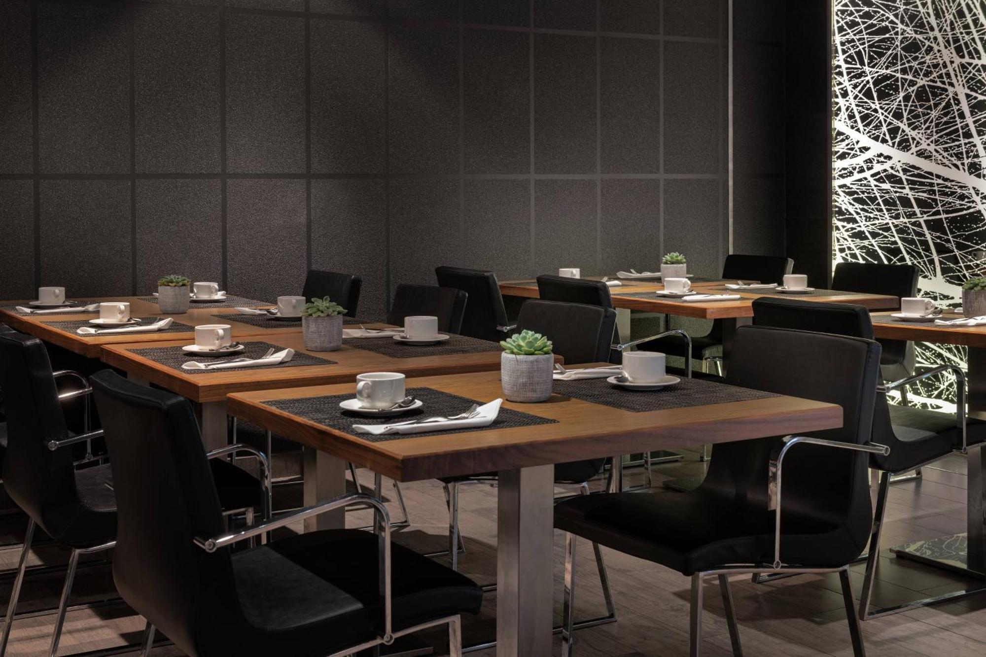 Ac Hotel Atocha By Marriott Madrid Luaran gambar