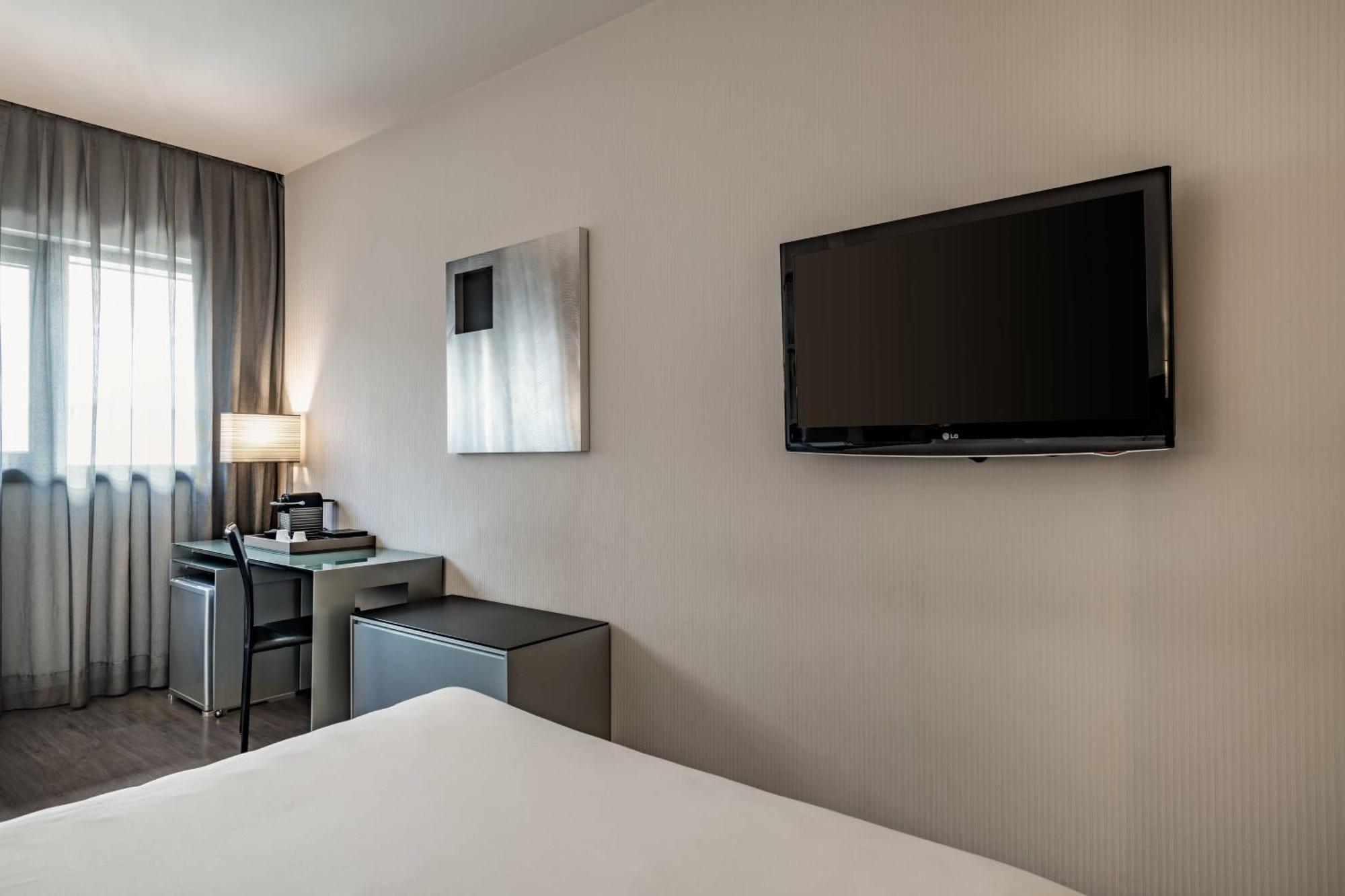 Ac Hotel Atocha By Marriott Madrid Luaran gambar